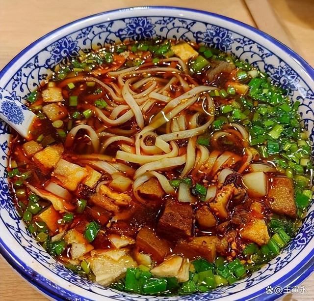 我是铜川人，去了宝鸡和天水，实话实说：这俩陕甘邻城差异真不小