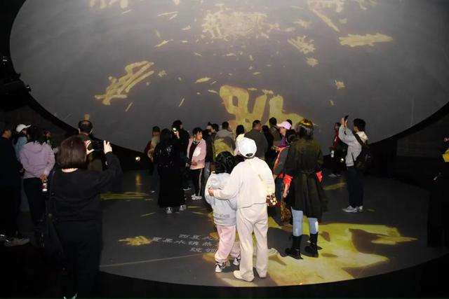 额济纳旅游市场持续升温!各景点人气火爆~