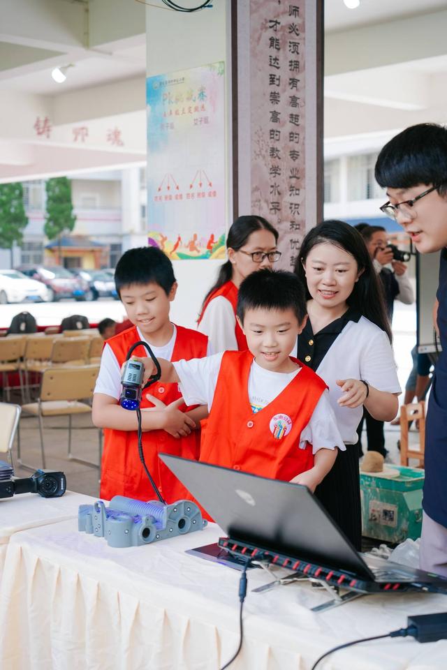 当AI与陶瓷跨界融合，美好假期大学生公益行走进泉州德化