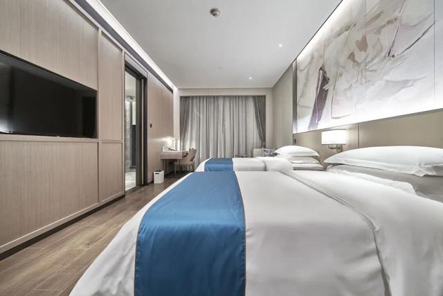 5分钟到达新兴南站！凭高铁票住房享9折优惠、泡汤泉低至¥48元/人！来禅域小镇玩转两天一夜！