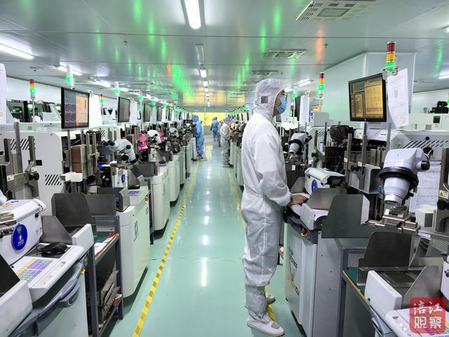 绵阳“中试记”｜“快”就一个字！一起探秘绵阳这条芯片中试“高速路”