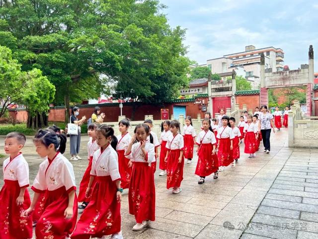 半江碧波，一城风华。这里是龙母故乡、崇德之城——德庆！
