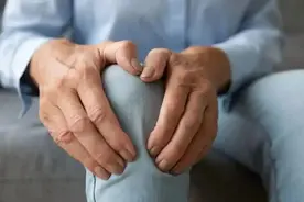 膝盖疼痛、损伤怎么办？骨科医生教你2个康复动作，真实有效图片