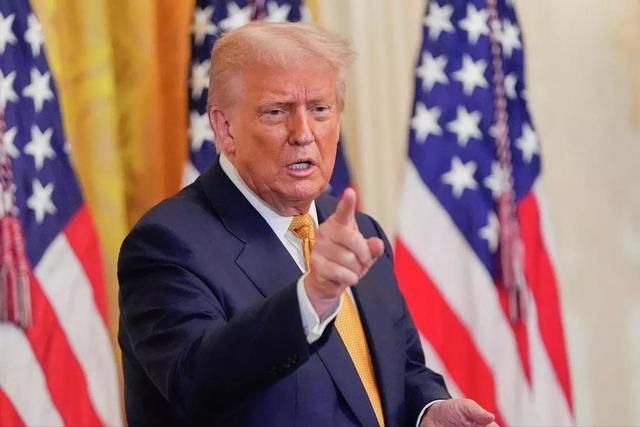 中国一步不退，特朗普称难以置信，其官员称3亿美国民众已准备好