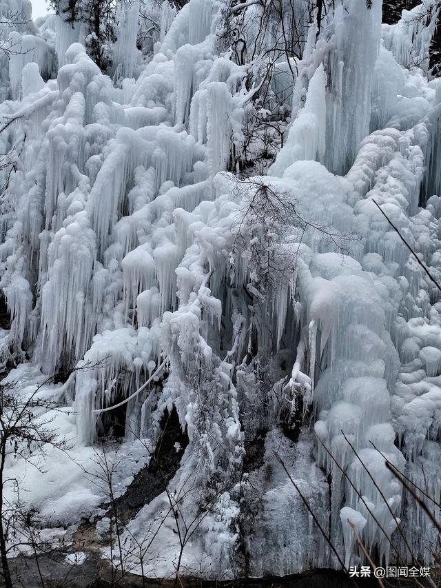 冬日江山美如画 秦岭冰瀑醉游人