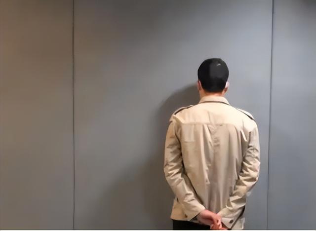 董明珠用事实“扇”了胡锡进一巴掌，又一间谍被抓，海归身份曝光
