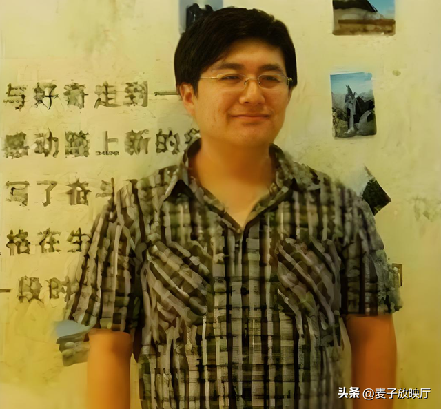 8岁光屁股火遍全国，现定居北京娶学霸为妻的他，是身价过亿高管