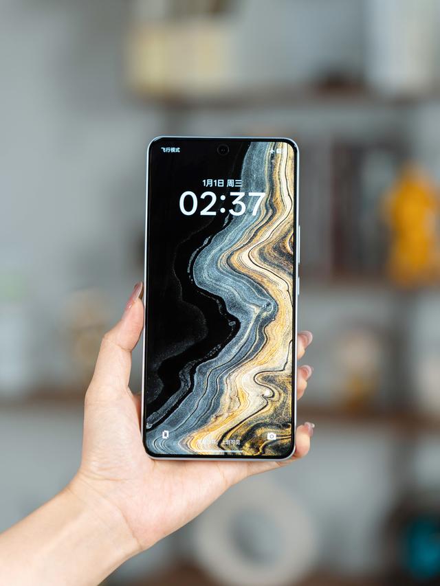 OPPO K13 Turbo Pro「骑士银」图赏来啦！