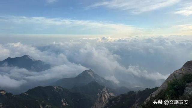 泰山雨后云雾织仙境！泼墨山水里藏着夏日最治愈的奔赴