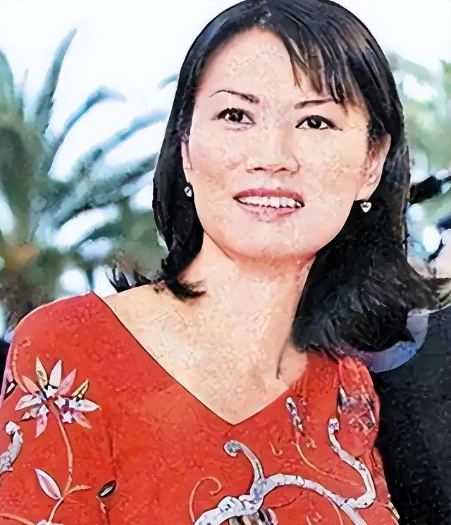 睡完首富睡总统：从小妹到顶级名媛，靠男人捞到268亿，她凭啥？