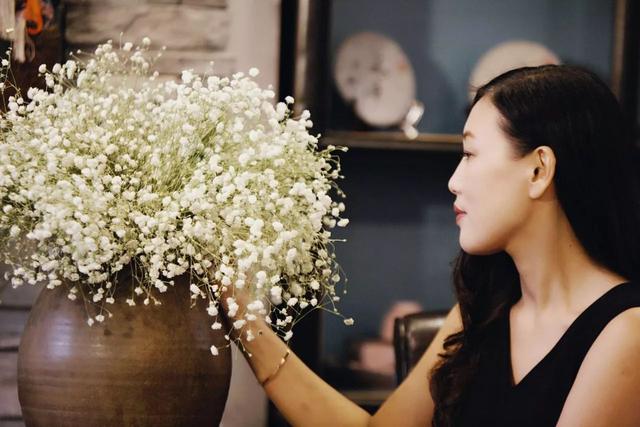 河南穷小伙娶大 10 岁上海富婆，富婆患癌后剃了光头，他却不离不弃