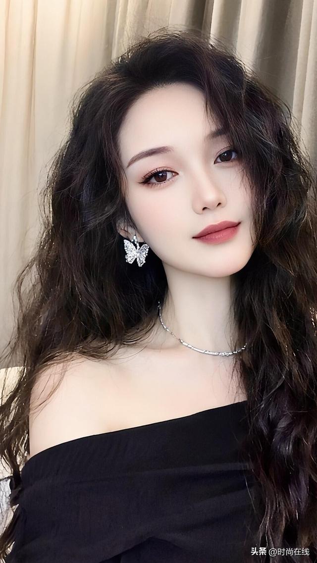 安徽一校花，165cm身高清丽出尘，貌美如花，美的让人移不开眼