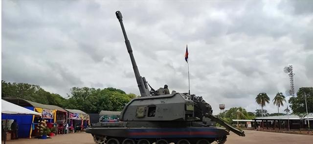 特朗普给马杜罗下最后通牒！灭国舰队抵近委内瑞拉，战争一触即发