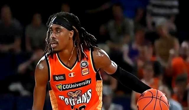 广东男篮各球员优缺点分析！个人认为，其新赛季成绩保底四强。