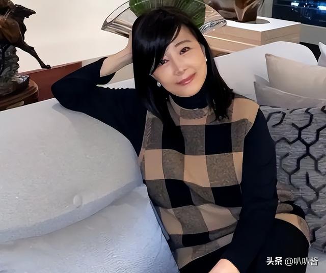 包养情人无数，娶初中同学女儿为妻，玩老婆闺蜜，嗜色如命的富豪