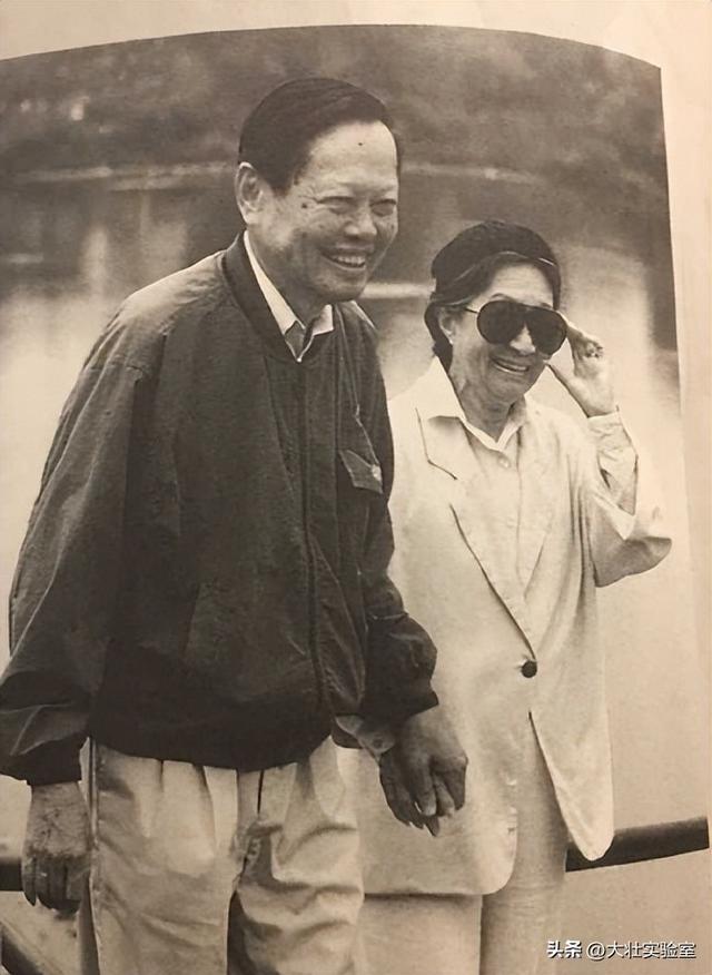 杨振宁妻子杜致礼有多美？1947年在美国的留影，她20岁，气质不凡