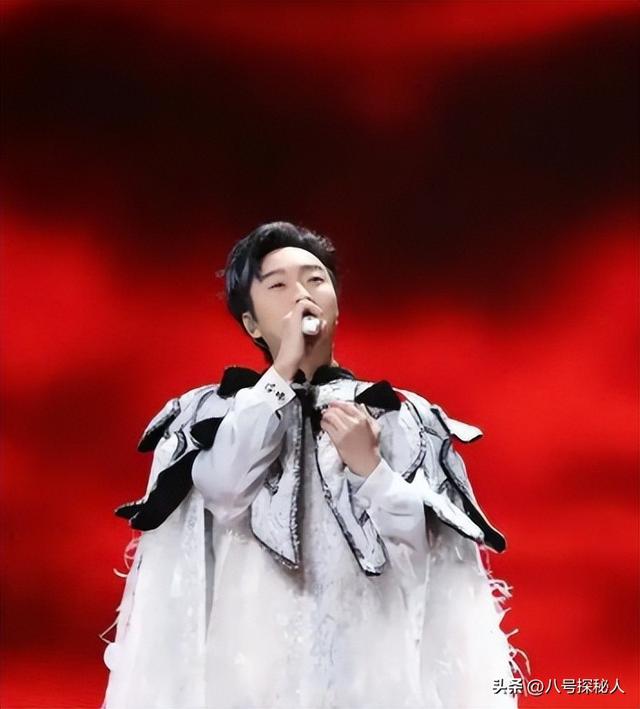 善恶终有报！47岁“跌落神坛”的李玉刚	，终是活成了“跳梁小丑”