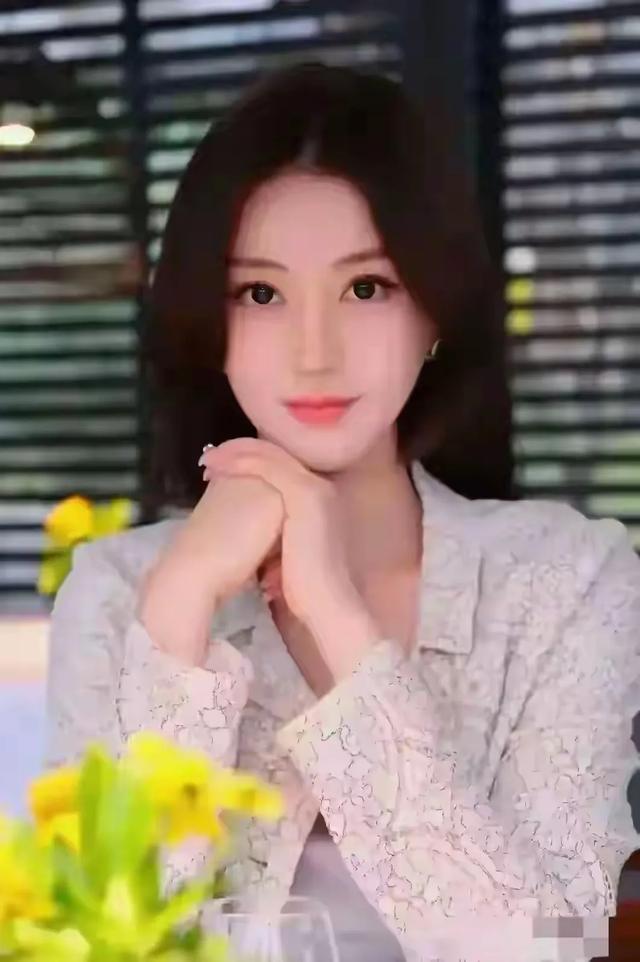 河南洛阳一佳人太漂亮了，五官精致	， 身高170，美得让人移不开眼