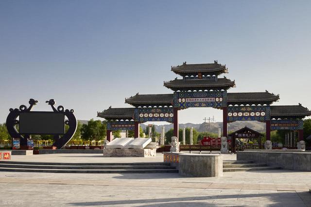 中国宁夏五大历史古镇：1	、镇北堡西部影视城古镇，2、青铜