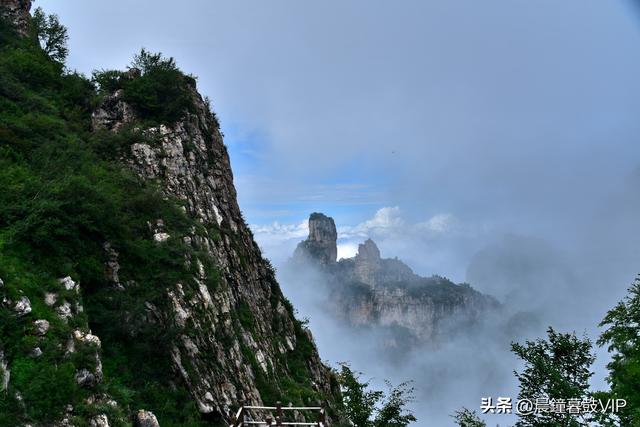 欧亚张家凹的奇峰和云海