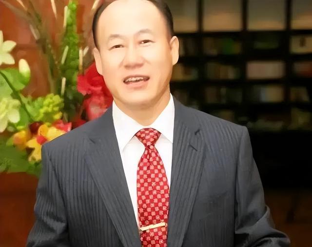 成本2毛骗农民200亿，花1亿请赵本山代言，创始人下场大快人心