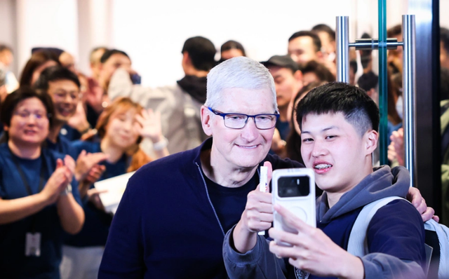 为什么iPhone 17定价1.79万，没人说是高价？华为却被人喊不亲民？