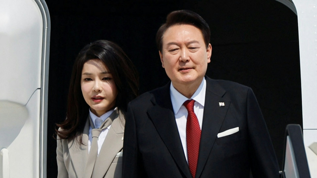 李在明终于大仇得报，65岁尹锡悦三罪并罚，他的妻子被求刑15年