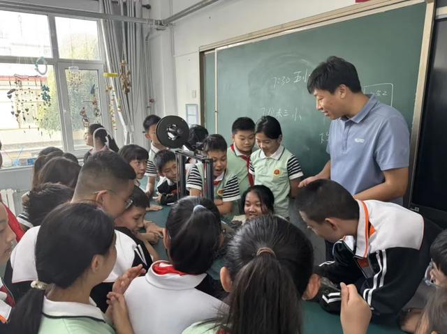 【网络公益】地质科技“五维秀”走进乐亭三小，点燃学生科学梦想