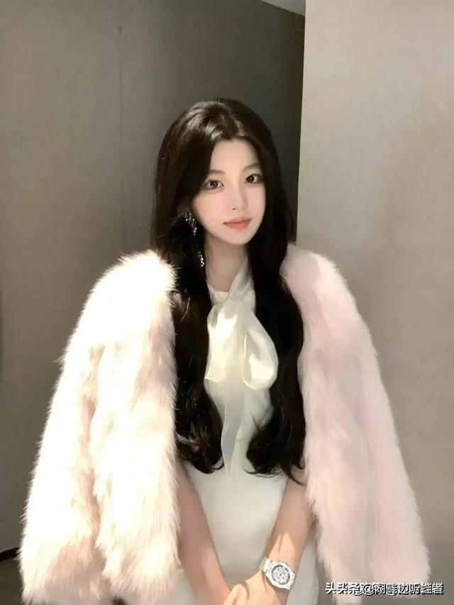 山东临沂一校花仙姿玉色,堪称上帝吻过的容颜,美得让人移不开眼