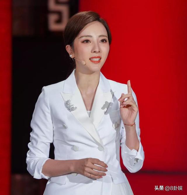 狐狸尾巴藏不住？李思思离开央视原因曝光，原来“野心”不止于此