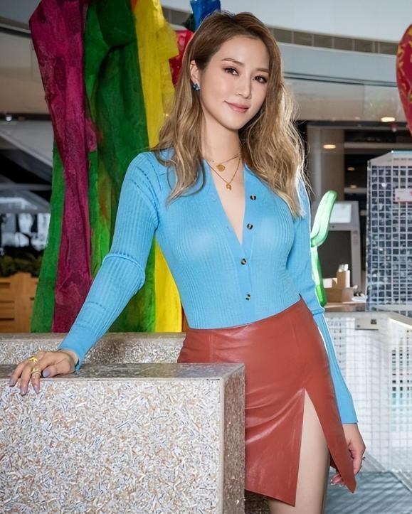 14岁就长得“倾国倾城”，24岁被富豪花7亿娶回家，8年生下4个娃