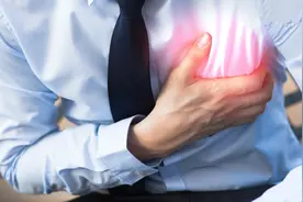 提醒：胸前疼痛，不一定是心脏病，还可能是5个原因，别不在意。图片