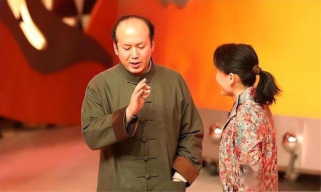 她竟然就是郭达的老婆！难怪郭达能上20次春晚，其实都和她有关