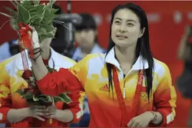 郭晶晶彻底摊牌不装了，“特殊身份”曝光，原来霍震霆当年没说错图片