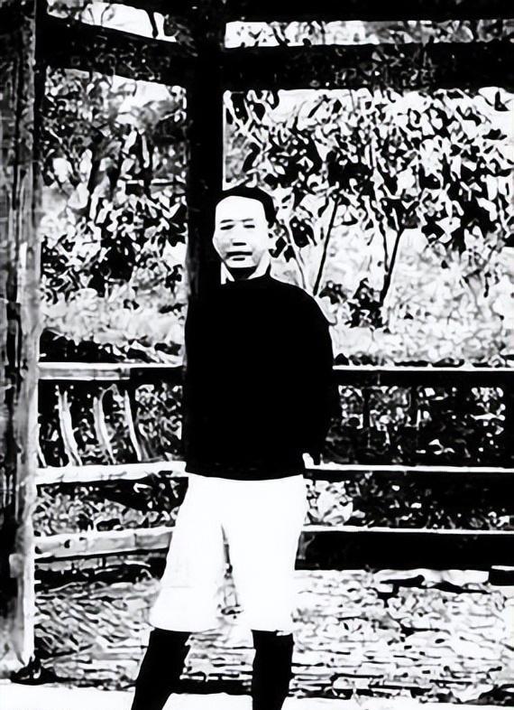 瞿秋白36岁慷慨赴死，建国后毛主席却说：以后少纪念他，这是为何