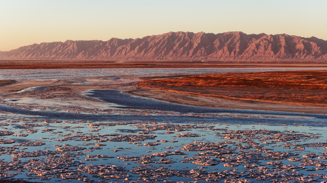 冬日奇观！落日流凌为黄河披上幻彩霓裳