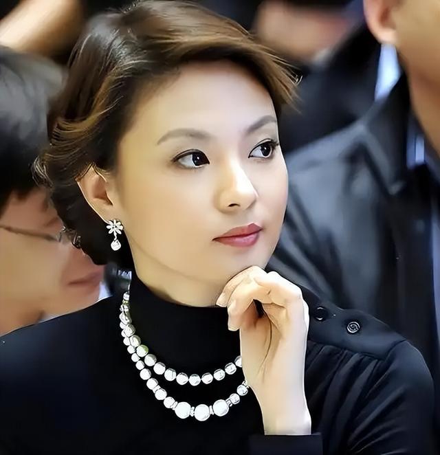 一石激起千层浪！释永信刚被查，央视名嘴刘芳菲也受牵连
