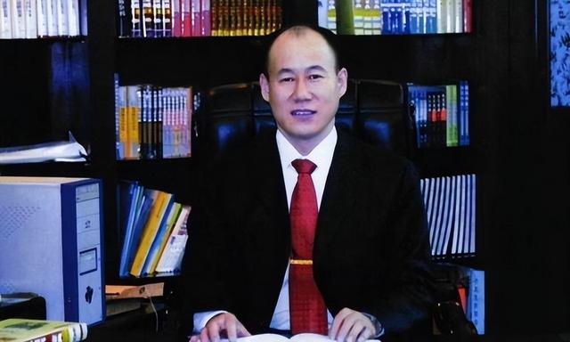 成本2毛骗农民200亿	，花1亿请赵本山代言，创始人下场大快人心