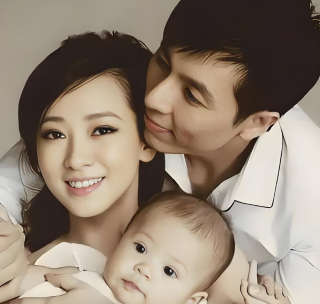 她出身清华大学，因拍三级片与父母决裂，如今再不让女儿进娱乐圈
