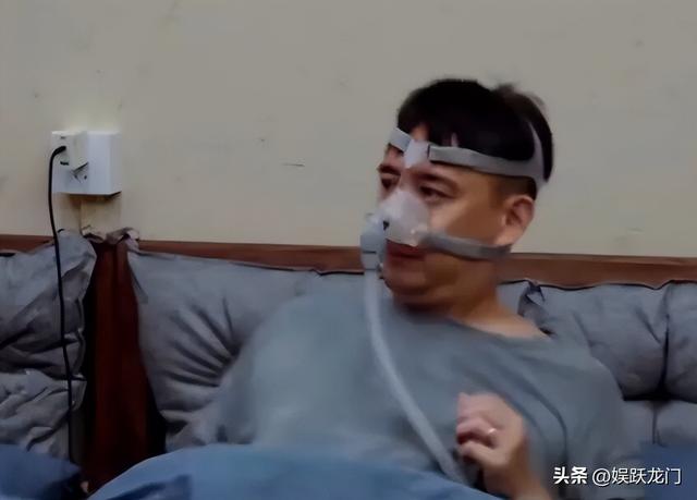 51岁无妻无子、半退休，不再隐瞒身体状况的何炅，给内娱提了个醒
