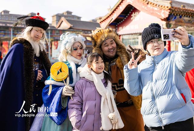 内蒙古呼和浩特：文化庙会贺新春