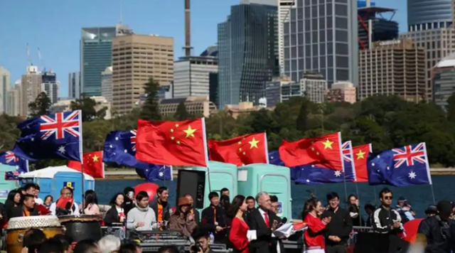 澳大利亚突然转向！总理来了趟中国，下定决心要发展对华军事关系