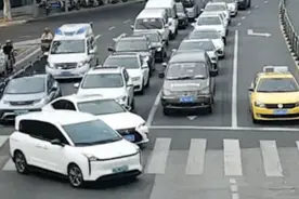 苏U08M67、苏EAV9775、苏EAC2531的车主，好样的！图片