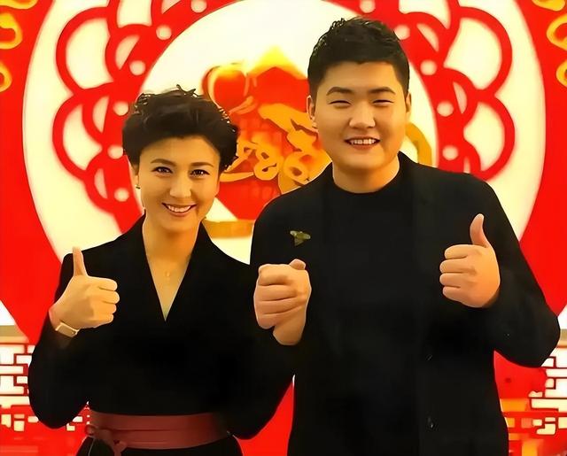 实锤藏不住了！闫学晶被举报偷税上亿后，更离谱的事来了