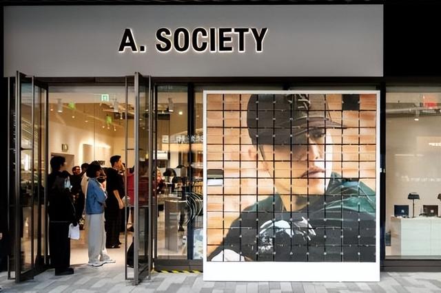 前滩太古里“Let’s Cherish Well璀璨好生活”