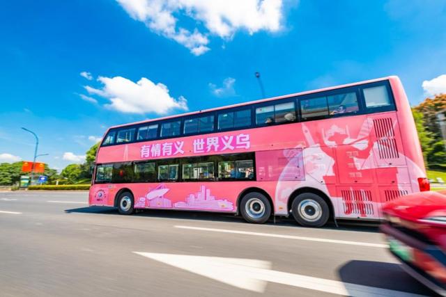 外国友人点赞！苏州金龙双层巴士打造“世界义乌”文旅新范式