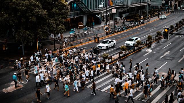 头颈部爱出汗是身体虚？医生：或是这3种疾病来临的信号，别大意