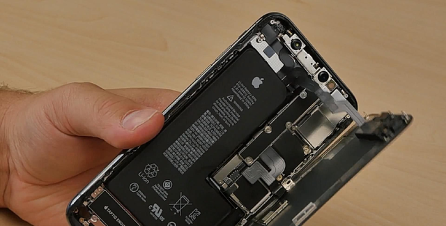 iPhone 17 发布前夜，这款 7 年前的 iPhone 突然爆火涨价