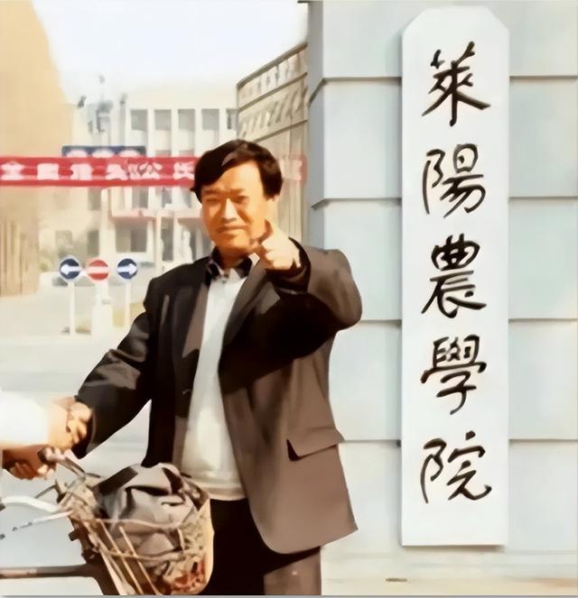 2002年两名混混因抢劫，毁了座二线城市，中国国运也被按下暂停键