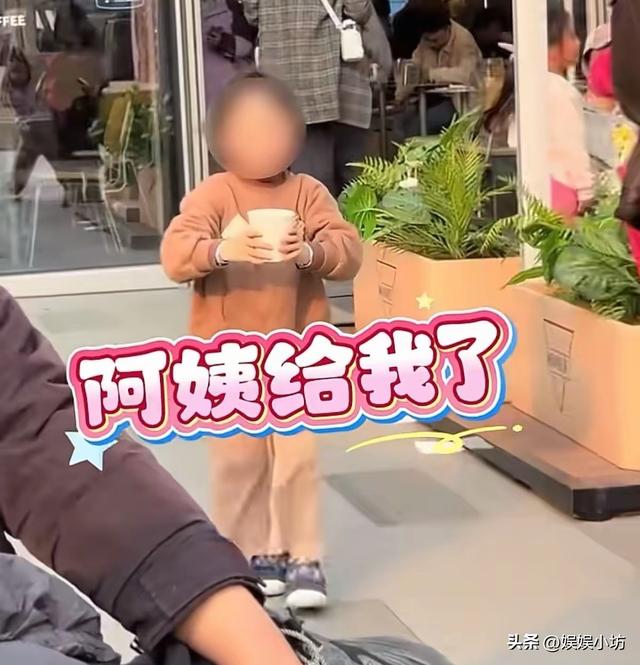 小女孩打翻水杯后续：警方介入，涉事母女道歉，女孩状态让人担忧